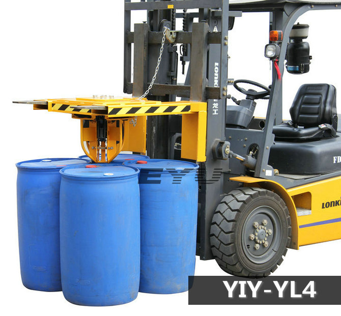 叉车用夹具(1-8桶式)主要特点: 1. 大搬运量行车用桶夹,可搬运1-8个钢桶,塑料桶或者纤维桶,进行垂直方向的作业。 2. 采用独有的"鹦鹉嘴"夹爪机构